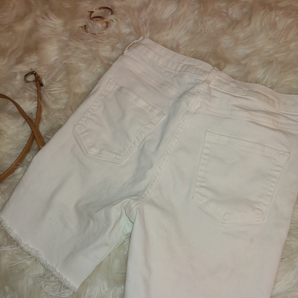 White distressed Bermuda shorts worn only 3 times - Picture 4 of 4